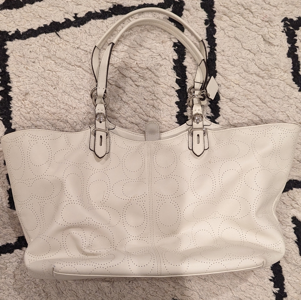 👜 NWOT COACH: № A1182-F16598 PERFORATED LEATHER CARRY ALL OFF- WHITE